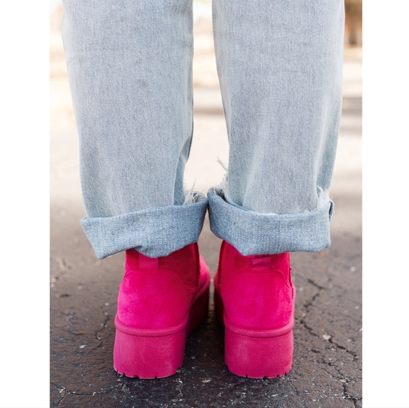 𝙇𝙖𝙨𝙩 5, 6 & 8 🖤𝘾𝙤𝙯𝙮 𝘾𝙝𝙧𝙞𝙨𝙩𝙢𝙖𝙨 𝘽𝙤𝙤𝙩 - Picture 10 of 11